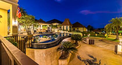 5 Bedroom Pool Villa Close To Town H5