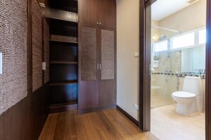 Family Villa | Bathroom