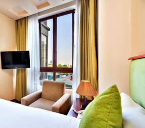 Deluxe-Dreibettzimmer | Allergikerbettwaren, Minibar, individuell dekoriert