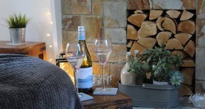 A beautiful refurbished Cornish Cottage with BBQ & Patio