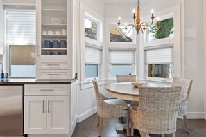 Dining - Cobalt Cottage -- History at your doorstep (St. Augustine)