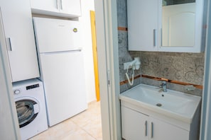 Shower, hair dryer, towels, toilet paper -  Doğam Pansiyon  (Ortaca)