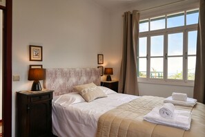 5 bedrooms, iron/ironing board, free WiFi, bed sheets - Os Ferreirinhos, a Home in Madeira (São Jorge)