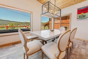 Casa, 3 habitaciones | Restaurantes