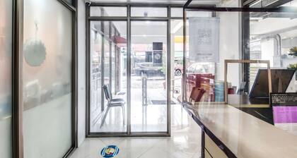 OYO 893 Dian Suites Makati