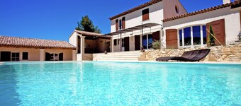 Villa in Provence with Infinity Pool