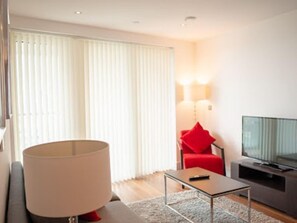 TV - Lincoln Court by Interhome (Canary Wharf)