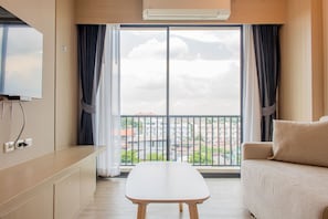 Deluxe Double Room | Living area - ONE Hotel (Khlong Luang)