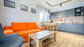 Apartment (6) | Ruang tamu | TV skrin rata 