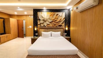Superior Room, Mountain View | Down comforters, laptop workspace, iron/ironing board, free WiFi