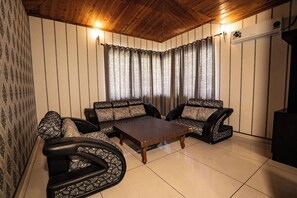 Club Room | 2 bedrooms, down comforters, laptop workspace, iron/ironing board