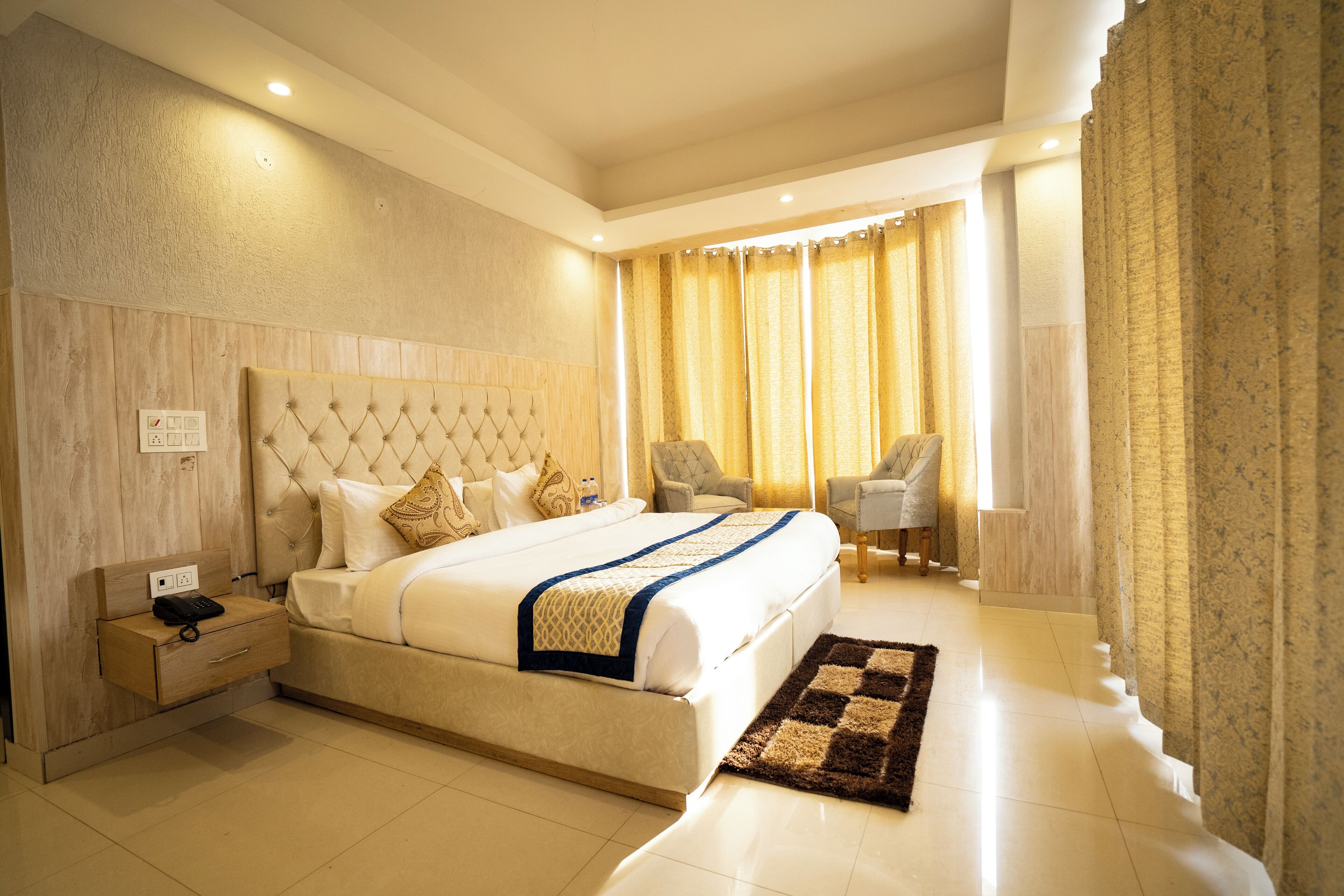 Superior Room, Mountain View | Down duvets, laptop workspace, iron/ironing board, free WiFi