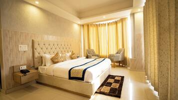 Superior Room, Mountain View | Down duvets, laptop workspace, iron/ironing board, free WiFi