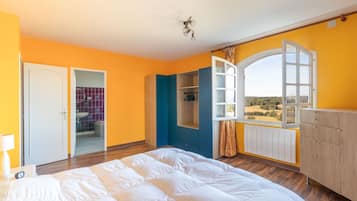4 bedrooms, WiFi, bed sheets