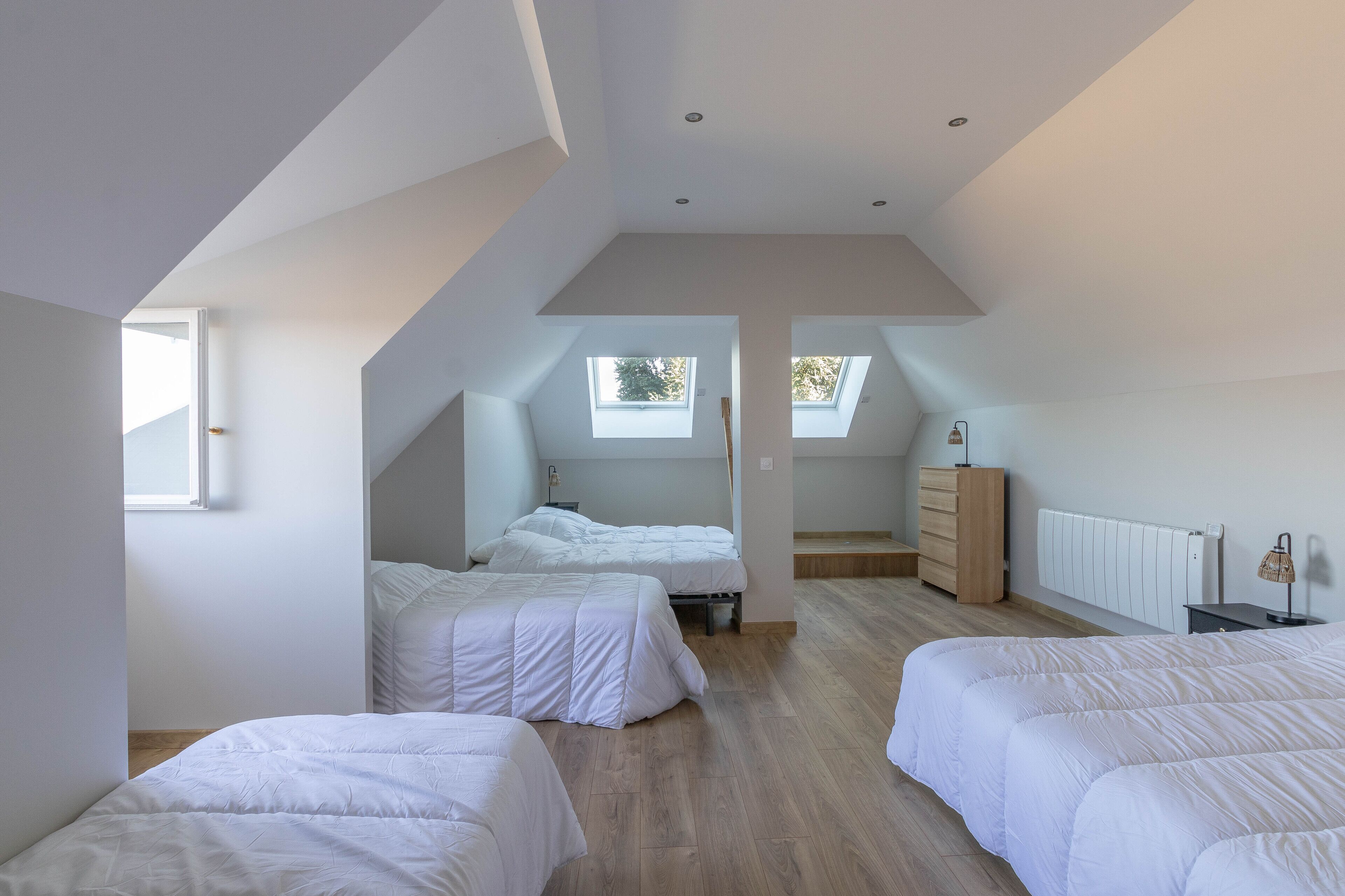 4 bedrooms, desk, iron/ironing board, WiFi
