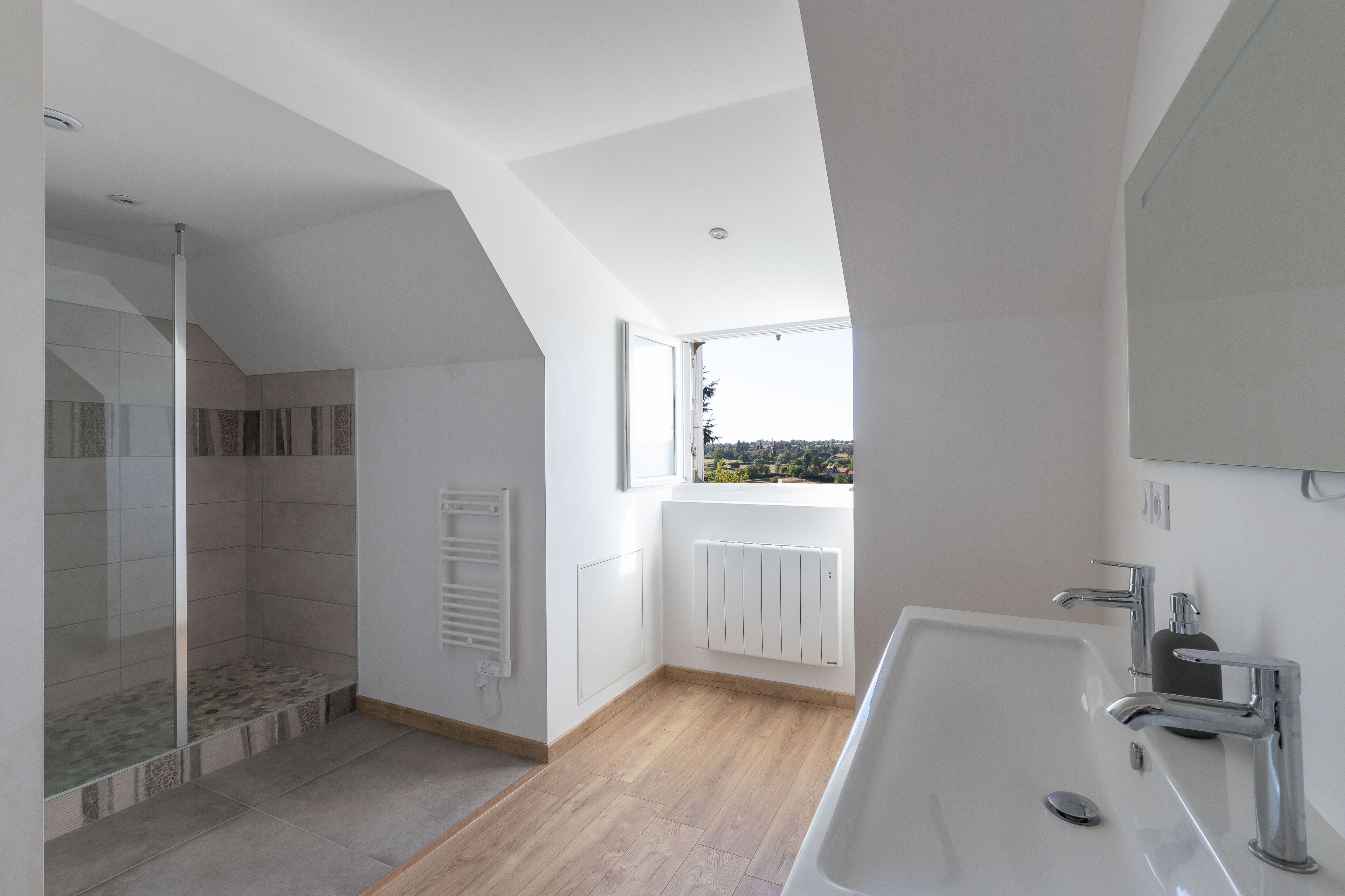Combined shower/tub, hair dryer, towels, toilet paper
