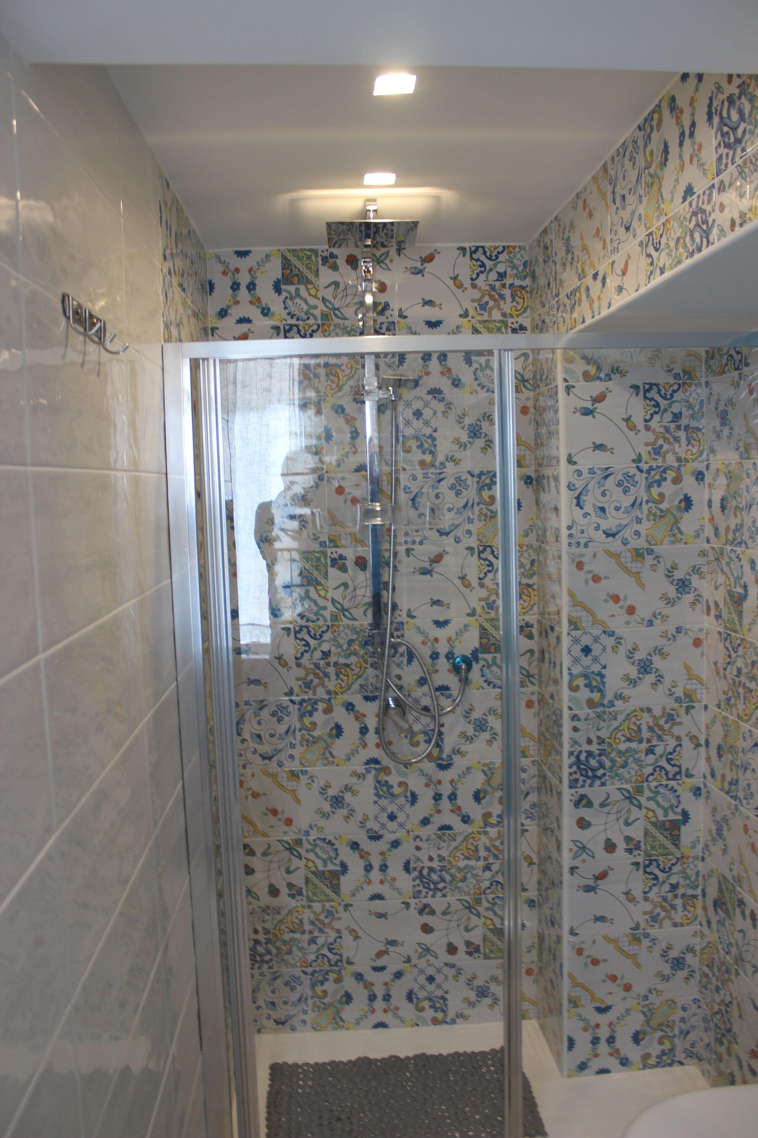 Dusche, Bidet, Handtücher, Seife