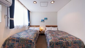 A hotel room with two single beds, a nightstand with a lamp, a window with curtains, and a wall-mounted air conditioner. - Hotel Nomad Hitachi (Hitachi)