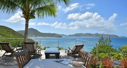 Three bedroom villa with Ocean View & sunsets lights