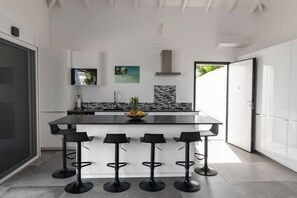 Mikrobølgeovn og oppvaskmaskin