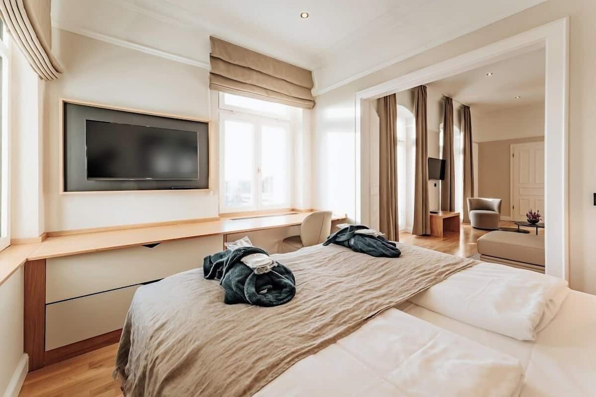 1 slaapkamer, een kluis op de kamer, een strijkplank/strijkijzer