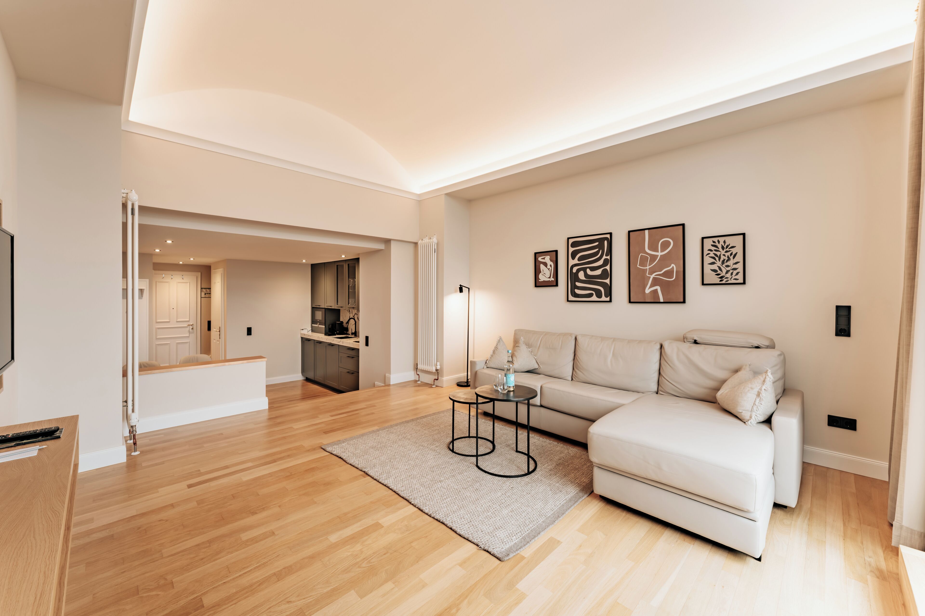 高級套房 | 客房內保險箱、熨斗/熨衣板、免費無線上網