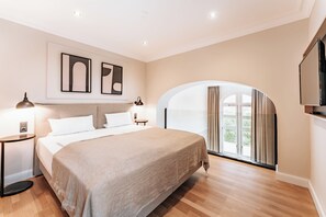 Safe på rommet, strykejern/-brett og wi-fi (inkludert)