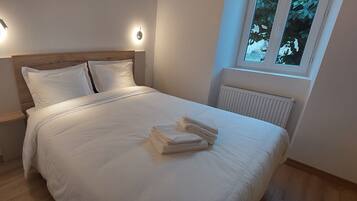 1 slaapkamer, een strijkplank/strijkijzer, wifi, beddengoed