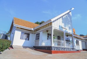 Exterior - Luwafu Guest House (Kampala)