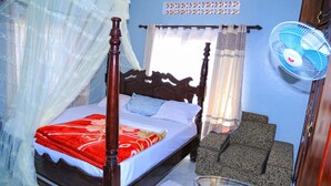 Deluxe Room | WiFi (free) - Luwafu Guest House (Kampala)