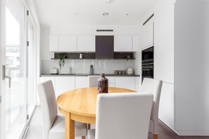 Apartment | Dapur peribadi | Peti sejuk, ketuhar gelombang mikro, ketuhar, dapur 