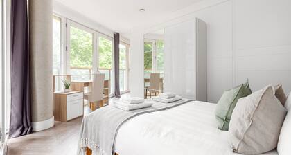 Luminous 2 Bed Balcony Flat in Islington