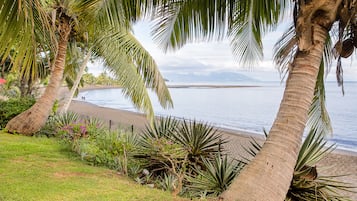 Plage à proximité, chaises longues, serviettes de plage
