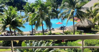 Tahiti Arue Suite F2 bord de mer accès offerts piscine spa salle de sport