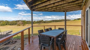 Outdoor dining - The Gem @ 39B Emerald Drive (Diamond Beach)
