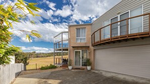 Exterior - The Gem @ 39B Emerald Drive (Diamond Beach)