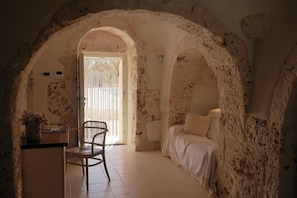 4 chambres, coffres-forts dans les chambres, bureau