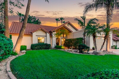 Hot Pool, Hot Tub, Putt-Putt! 2 Sweet King Suites