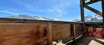 Charming 4-person apartment near lift with parking, pets allowed