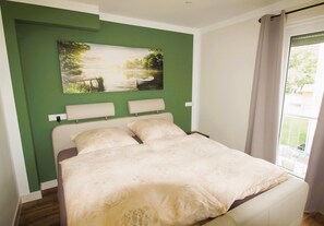 2 Schlafzimmer, Reisekinderbett, kostenloses WLAN, Bettwäsche