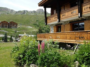Property grounds - Renovated apartment in chalet, close to slopes, balcony, pets allowed (Tignes)