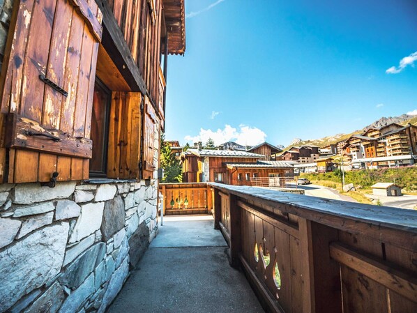 Property grounds - Renovated apartment in chalet, close to slopes, balcony, pets allowed (Tignes)