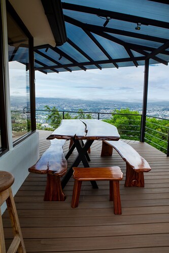 Cozy Loft with big terras having a spectaculair view of San Jose