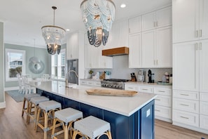 冰箱、微波炉、烤箱、洗碗机