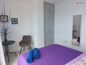 2 chambres, fer et planche à repasser, Wi-Fi gratuit, draps fournis