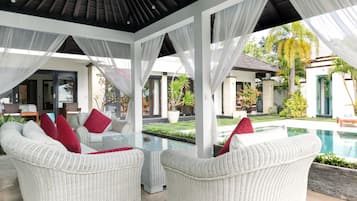 Kolam renang outdoor