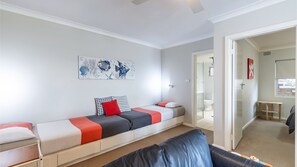 1 bedroom, iron/ironing board - Quarterdeck, 1/12 Magnus St - fantastic unit with spectacular views (Nelson Bay)