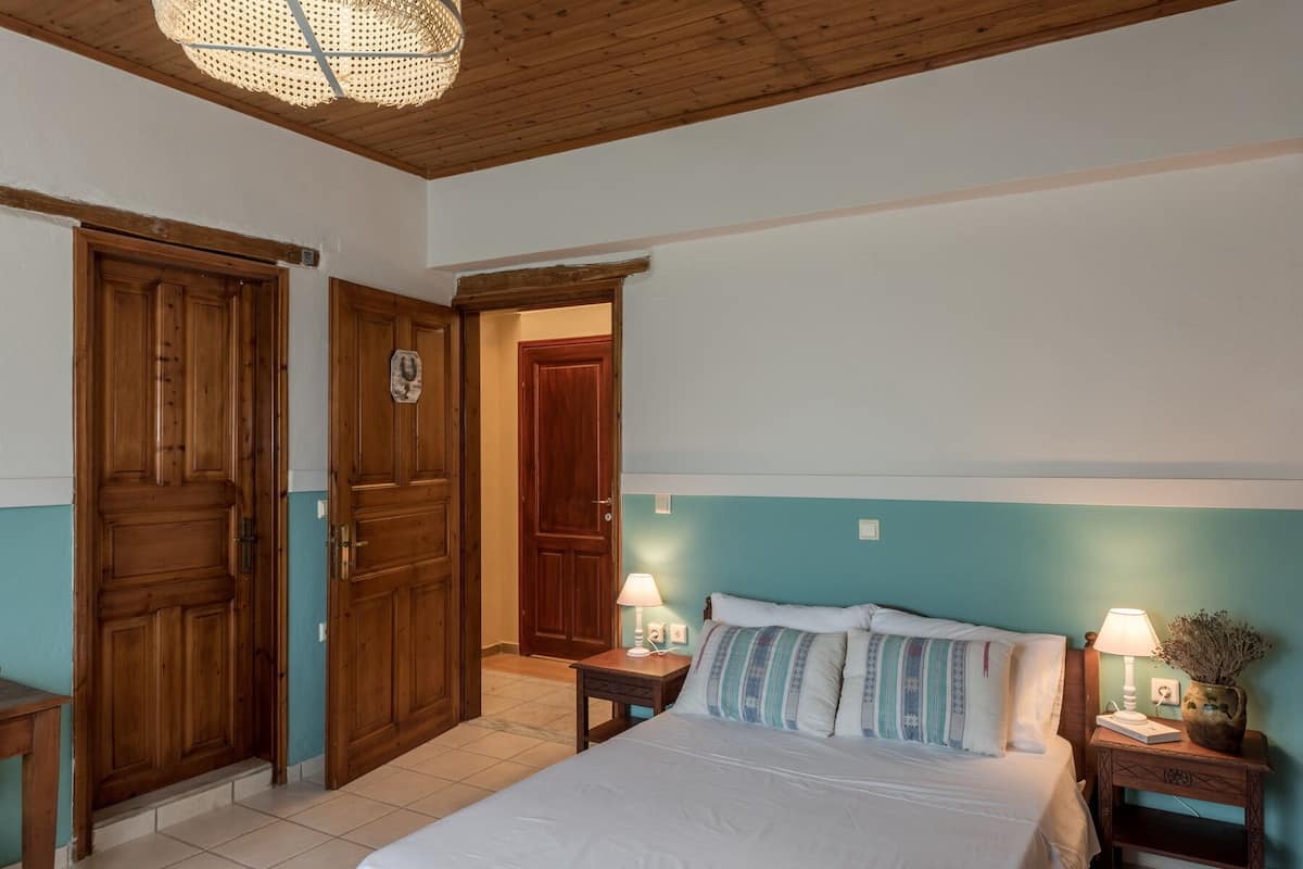 Chambre Standard Double ou avec lits jumeaux, 1 grand lit | Décoration personnalisée, ameublement personnalisé, Wi-Fi gratuit