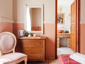 Comfort Double Room, 1 Queen Bed | Individually decorated, individually furnished, free WiFi, bed sheets