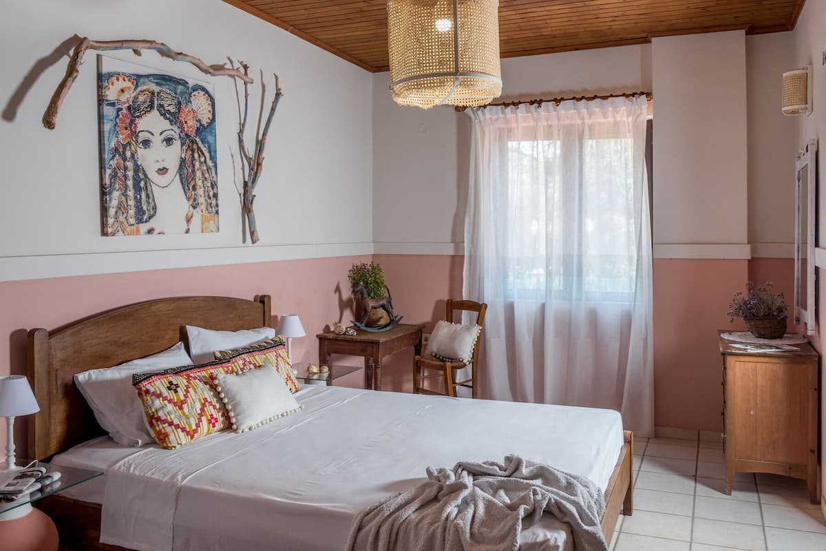 Chambre Double Confort, 1 grand lit | Décoration personnalisée, ameublement personnalisé, Wi-Fi gratuit